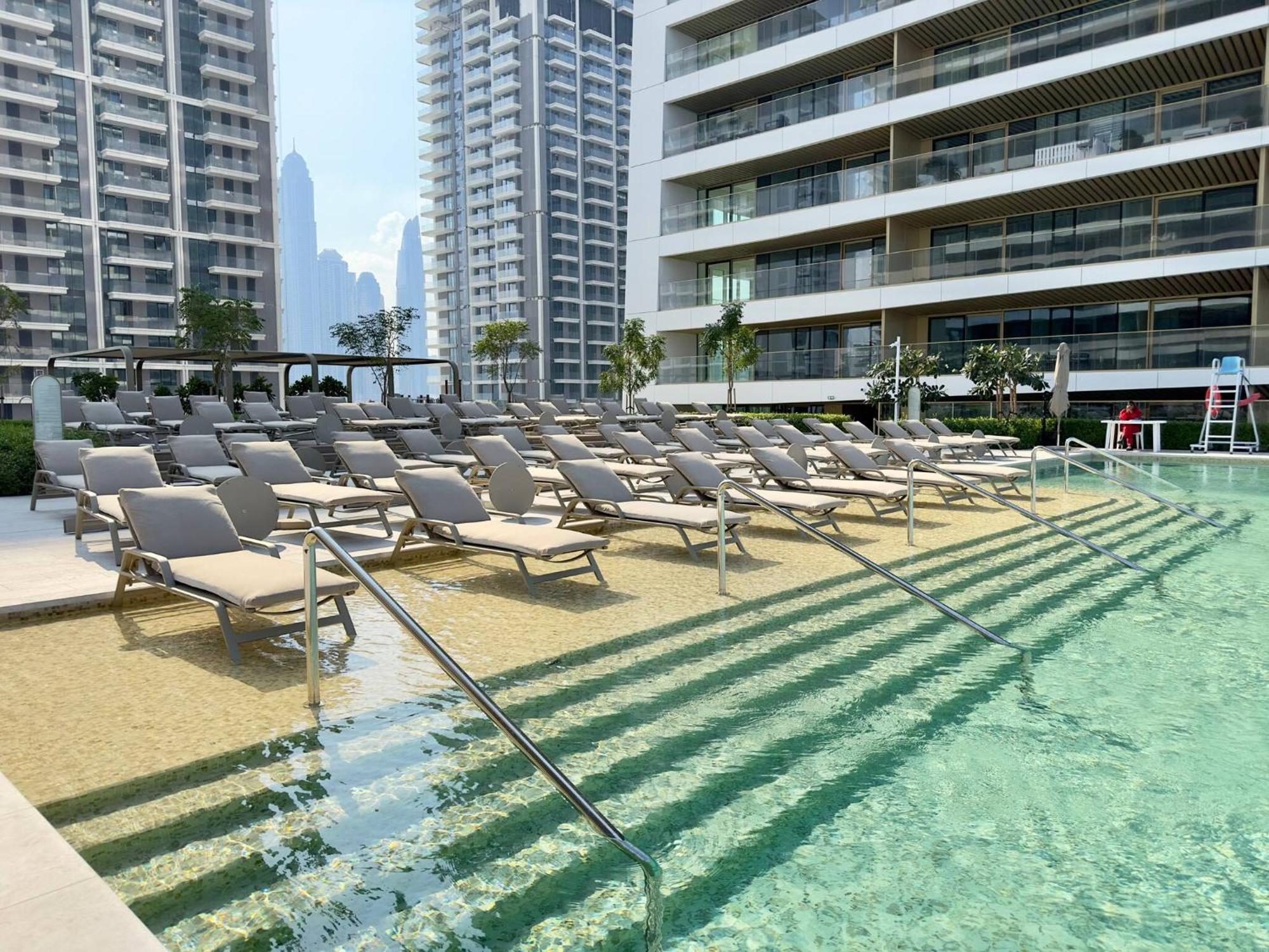 Elegant And Stylish 1br, Grand Blue * Dubai