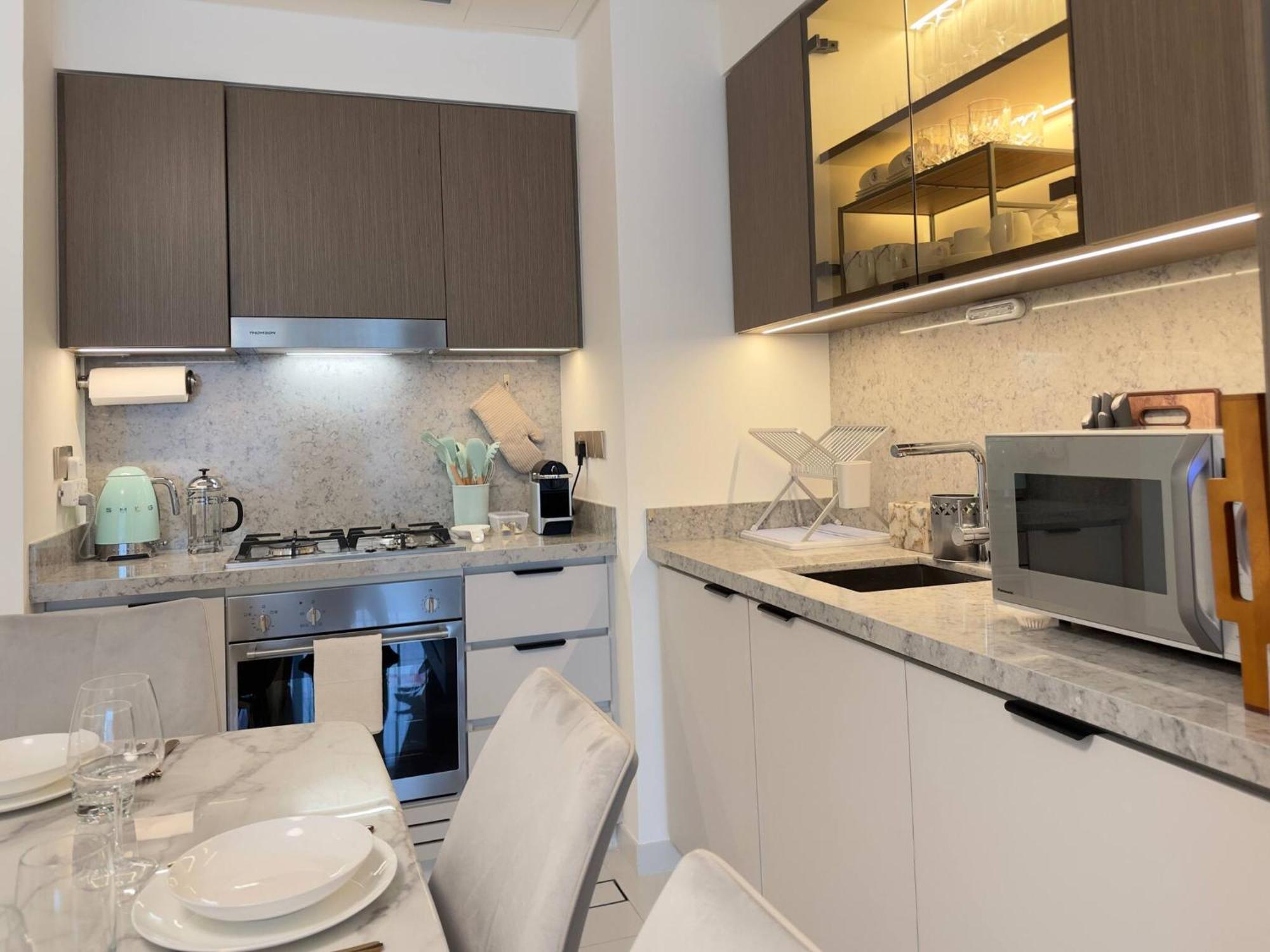 Apartment Elegant And Stylish 1br, Grand Blue *
