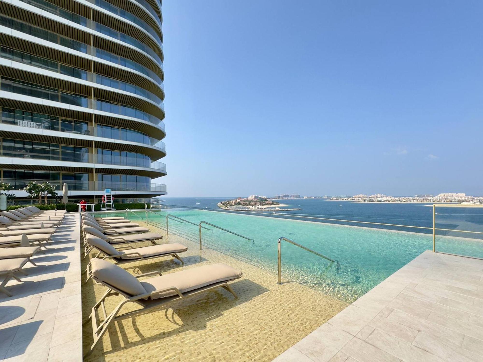 Elegant And Stylish 1br, Grand Blue * Dubai
