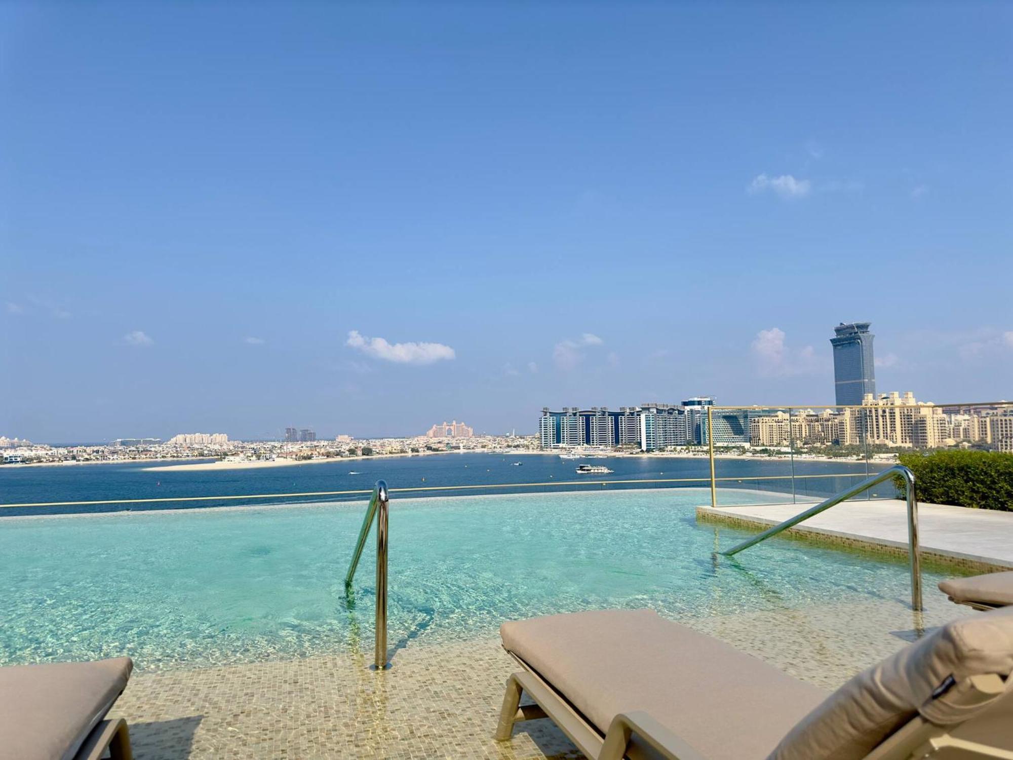 Apartment Elegant And Stylish 1br, Grand Blue *