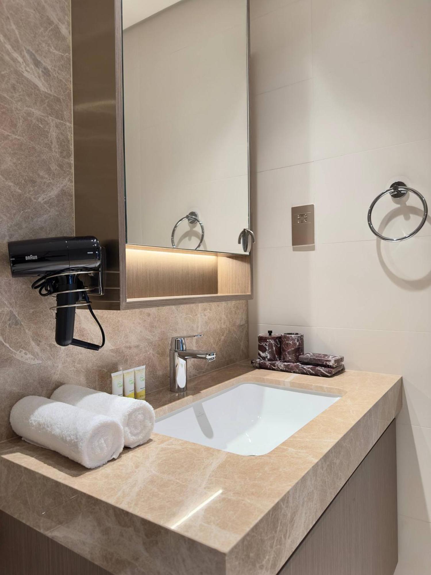 Elegant And Stylish 1br, Grand Blue Apartment