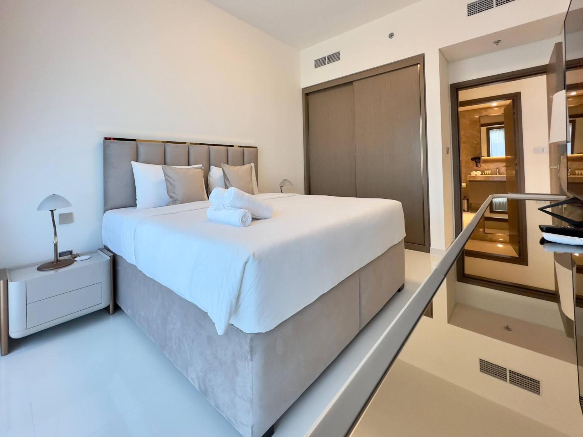 Elegant And Stylish 1br, Grand Blue * Dubai