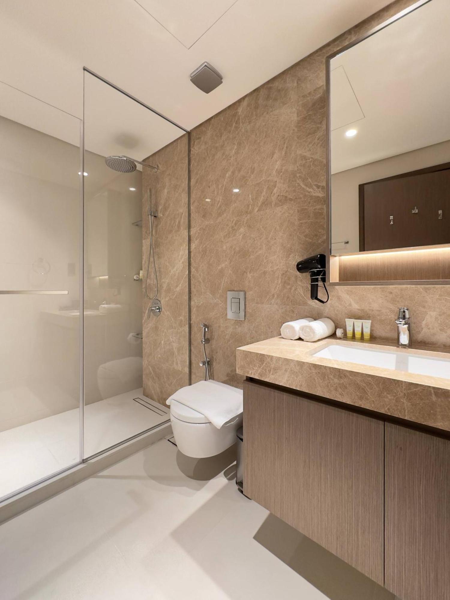 Elegant And Stylish 1br, Grand Blue Apartment Dubai